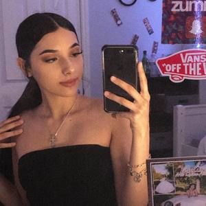 Meet your Posher, Alexis